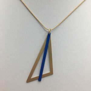 wolfkat ketting geometrics driehoek goud staafje blauw