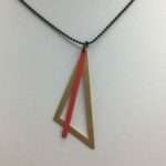 wolfkat kettingen geometrics driehoek goud staafje rood