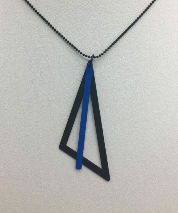 wolfkat kettingen geometrics driehoek zwart staafje blauw