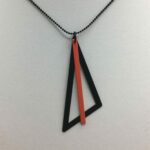 wolfkat kettingen geometrics driehoek zwart staafje rood